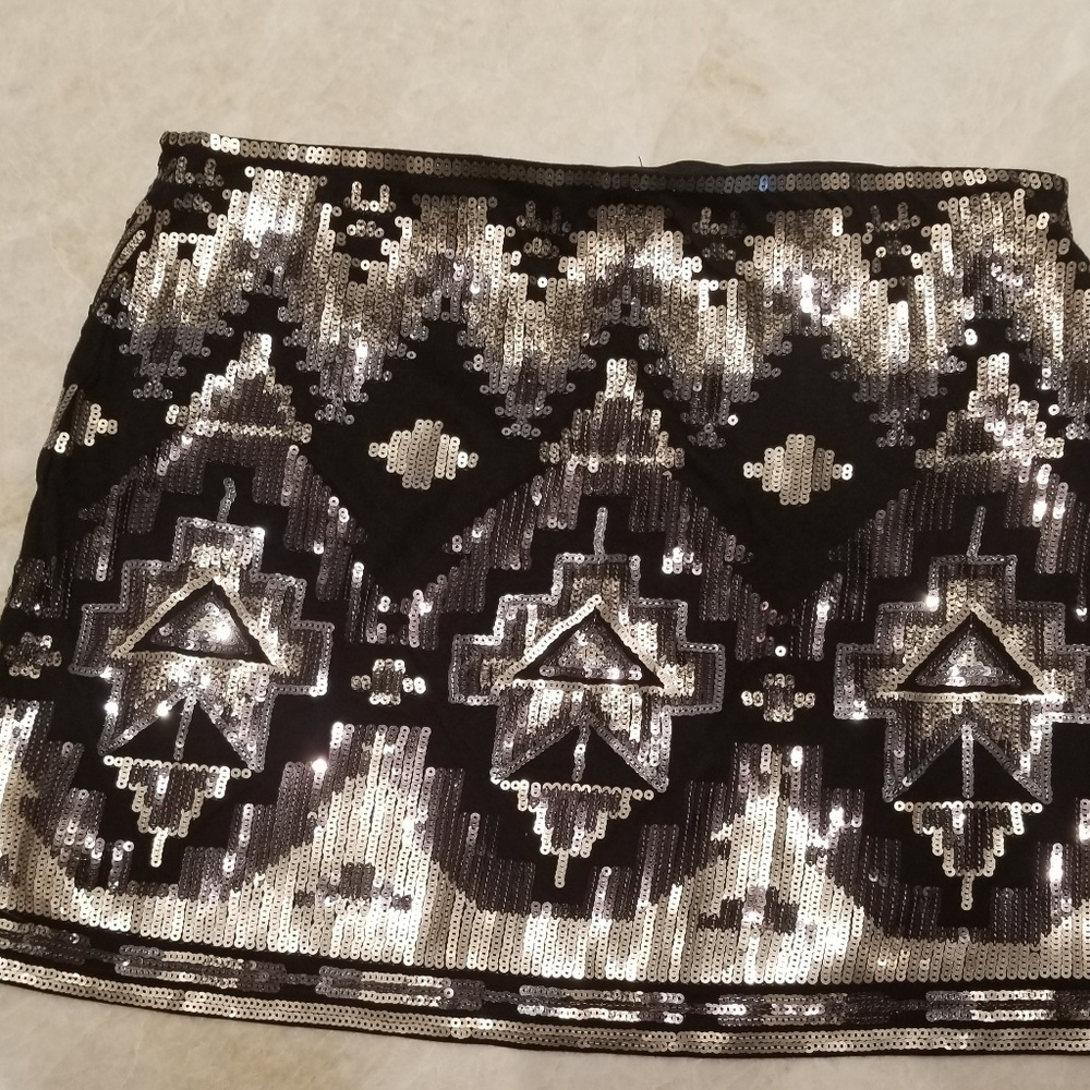 Express mini skirt - Picture 3 of 3